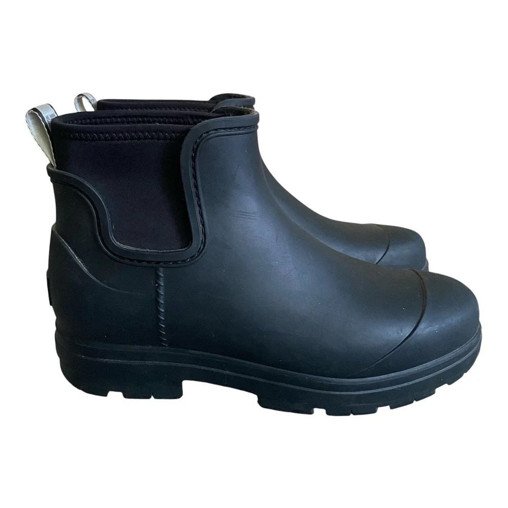 UGG Rain Chelsea Ankle Boots Sz 10M Black Waterproof Lug Sole Garden Outdoor